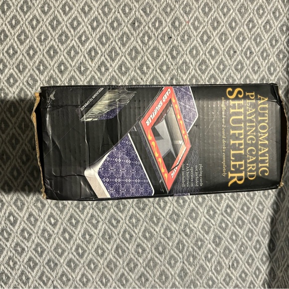 AUTOMATIC PLAYING CARD SHUFFLER - Picture 3 of 4